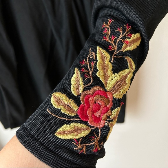 Vintage Y2K black stretch mesh cardigan with hook closure and floral embroidery - Picture 4 of 9